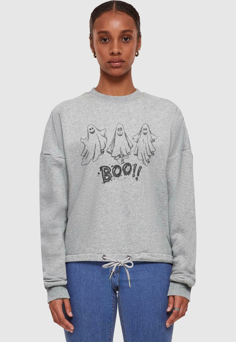 Grå sweatshirt med rund halsringning och lös passform, med tre tecknade spöken och ordet "BOO!" i ett lekfullt typsnitt på framsidan.