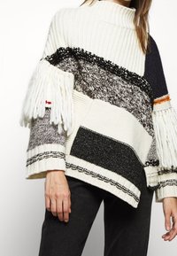 WEEKEND MaxMara Svetr - beige