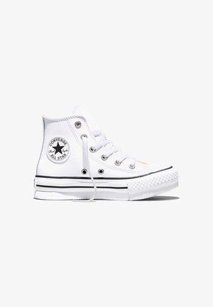 Zapatilla blanca Converse Chuck Taylor All Star de caña alta con logo de estrella negra en el tobillo y cordones blancos sobre fondo blanco.