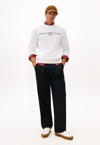 Tommy Hilfiger LOGO - Felpa - white
