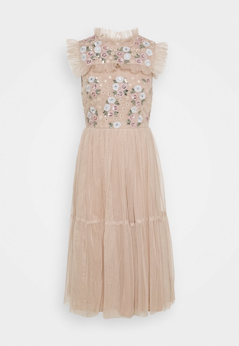 Robe midi beige sans manches avec broderie florale sur le corsage, encolure à volants et jupe transparente à plusieurs couches.