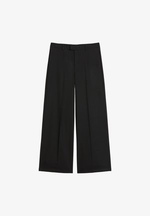Schwarze weit geschnittene Hose mit einem glänzenden Finish, mit flacher Vorderseite, Falten und Gürtelschlaufen. Hergestellt aus glattem, leichtem Stoff.