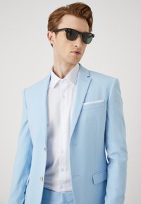 Isaac Dewhirst THE FASHION SUIT SET - Completo - dusty blue