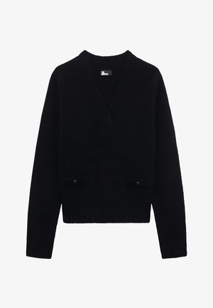 Maglione nero lavorato a maglia con scollo a V, texture a coste e due tasche frontali con chiusura a bottoni. Maniche lunghe e design aderente.