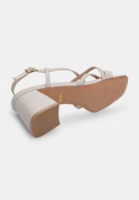 Bata Sandaalid - oro