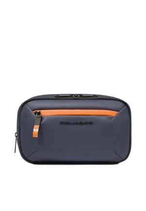 Kompakte rechteckige Marineblaue Tasche mit einem orangefarbenen Reißverschluss und einem kleinen orangefarbenen Reißverschlussanhänger an der Fronttasche.