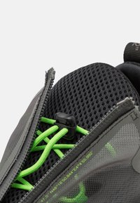 Lacoste AUDYSSOR TRAIL 224 - Αθλητικά παπούτσια - dark grey/black