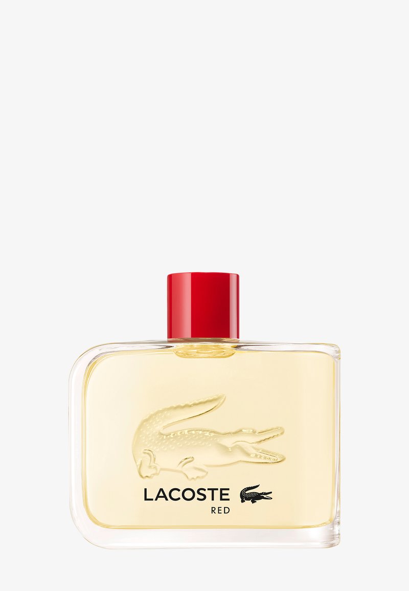 Klares rechteckiges Parfümfläschchen mit hellgelber Flüssigkeit, rotem Deckel, geprägt mit Krokodil-Logo und der Aufschrift "Lacoste Red" auf der Vorderseite.