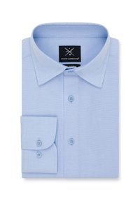 Jasnoniebieska koszula z długim rękawem i kołnierzykiem zapinanym na guziki. Posiada kieszeń, gładką teksturę i przeszycia.