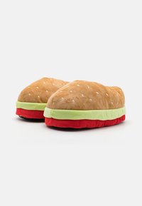 Mehki papuči u obliku hamburgera imaju smeđu teksturu peciva sa bijelim sjemenkama sezama, zelenom salatom i crvenim naglascima rajčice na mekanom podlozi.