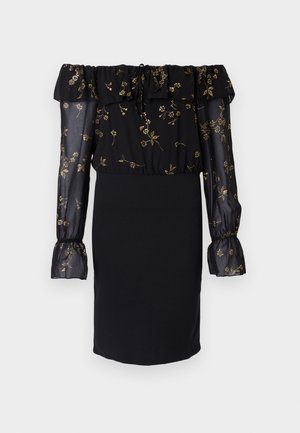 Zwarte jurk met een off-the-shoulder ontwerp, doorschijnende mouwen met een bloemenpatroon en een aansluitende rok. Gedetailleerd met gerimpelde accenten.