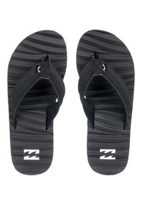 Des tongs noires avec des semelles texturées, dotées d'une sangle lisse et d'un logo blanc. Le design comprend des motifs de vagues subtils sur la surface.