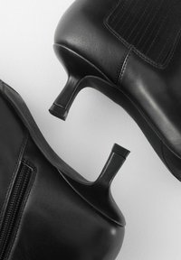 REGULAR FIT - Boots à talons - black leather