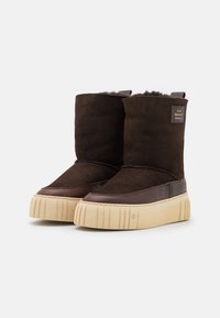 GANT SNOWMONT - Platform ankle boots - dark brown