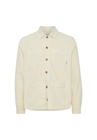 Giacca button-up color crema con colletto e quattro tasche frontali, con bottoni marroni lungo il centro.
