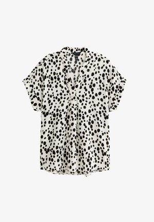 Kurzarmbluse aus leichtem Stoff; weiße Basis mit großem schwarz-braunem Punktmuster; Knopfleiste vorne, lockere Passform und aufgeschlagenem Kragen.