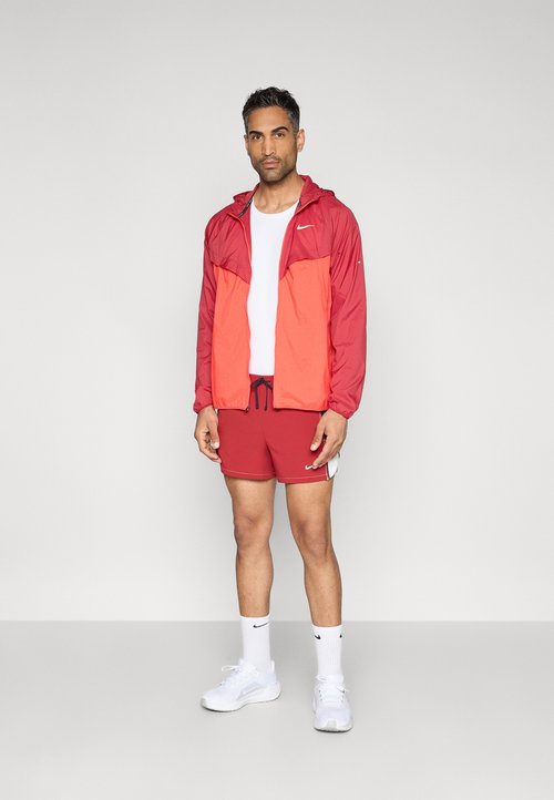Nike STRIDE JACKET - Cortaviento - team crimson/crimson/reflective silver-coloured — foto 2