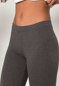 Even&Odd CAPRI 2 PACK - Leggings - Calças - black/mottled dark grey