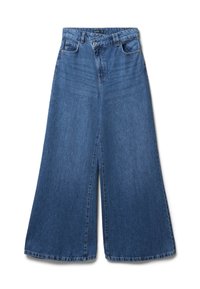 Jean en denim bleu à jambes larges avec taille haute, cinq poches et braguette zippée. Le tissu a une texture lisse avec un léger dégradé à l'avant.