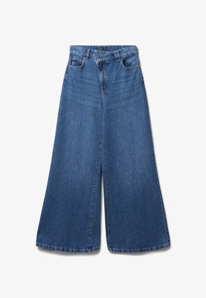 Hoch taillierte, weite blaue Jeans aus Denim mit fünf Taschen und Reißverschluss. Der Stoff hat eine glatte Textur mit subtiler Ausbleichung an der Vorderseite.