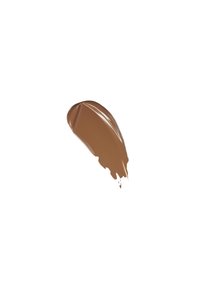 Texture d'une crème cosmétique marron, lisse avec une finition brillante, appliquée en ligne courbe. L'arrière-plan est blanc, mettant en valeur le produit.