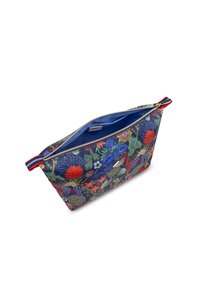 Cosmetische tas met bloemenpatroon, blauwe binnenkant, ritssluiting, rode gestreepte accenten, stoffen materiaal, rechthoekige vorm, levendig meerkleurig ontwerp.