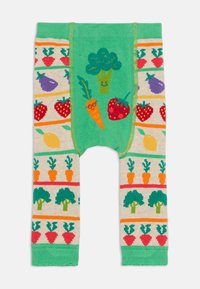 Leggings infantis com uma cintura verde, apresentando um padrão de vegetais em vermelho, laranja e roxo sobre um fundo bege.