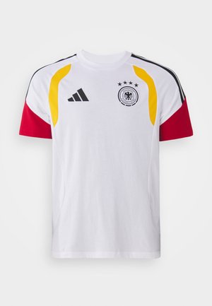 Bílý sportovní dres s černými, červenými a žlutými akcenty, s krátkým rukávem, kulatým výstřihem a se znakem německé národní fotbalové reprezentace.