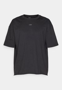 Čierne bavlnené tričko s uvoľneným strihom, krátkymi rukávmi a okrúhlym výstrihom. Obsahuje malé logo uprostred prednej časti.