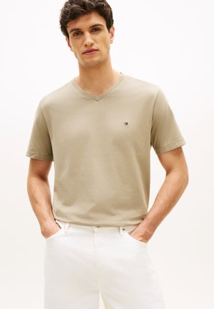 ESSENTIAL TEE - Βασικό μπλουζάκι - keystone