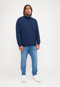 Jack & Jones JJEEMIL ROLL NECK - Pulóver - navy