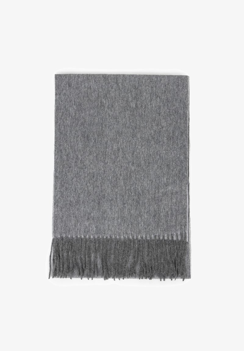 Szary wełniany szalik z frędzlami na końcach, miękką fakturą i prostokątnym kształtem, odpowiedni do warstwowego noszenia i zapewniający ciepło.