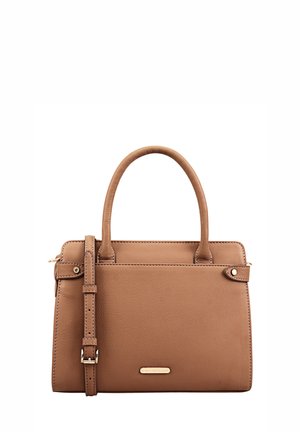 Sac à main en cuir brun avec doubles poignées et bandoulière amovible. Design épuré avec des accessoires en or et une plaque de logo.