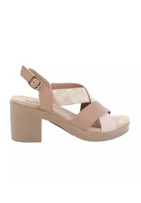 Sandali platform beige con tacco a blocco, dotati di cinturini incrociati, cinturino posteriore con chiusura a fibbia e una soletta testurizzata per il massimo comfort.