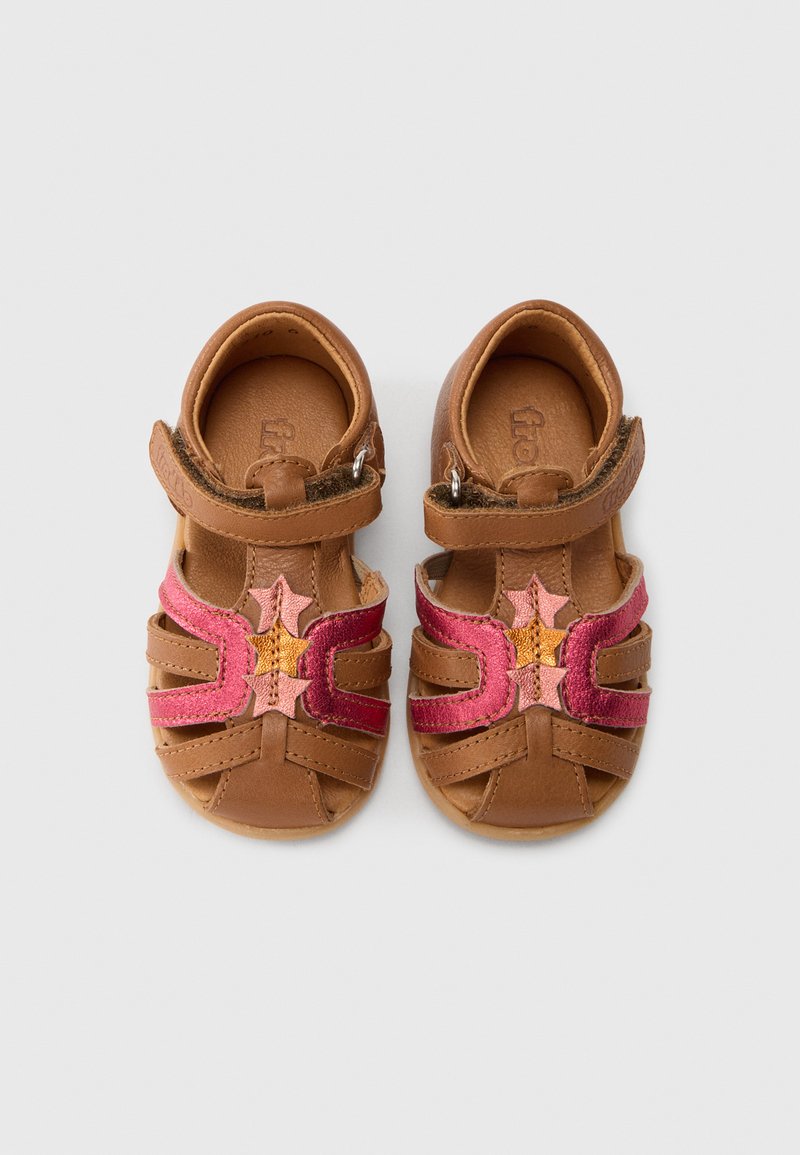 Brune lædersandaler med lyserødt og gyldent stjernemønster, åben tå, justerbar rem og tekstureret sål for godt greb.