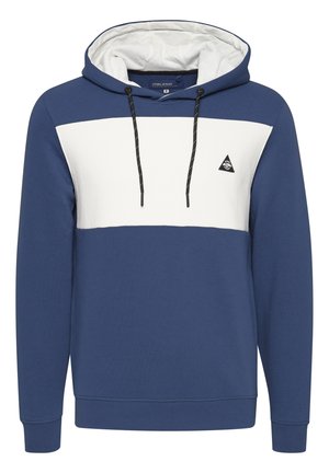 Blauer Hoodie mit einem weißen horizontalen Streifen über der Brust. Verfügt über schwarze Kordeln, gerippte Bündchen und ein kleines Logo auf der Brust.