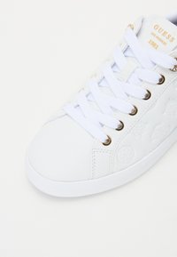 Thumbnail Image 6