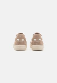 Tamaris Tenisice - taupe