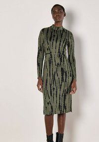 Apricot SOFT MIDI - Strickkleid - khaki