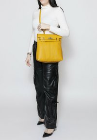 Roberta Rossi CONVERTIBLE INTO - Rugzak - yellow