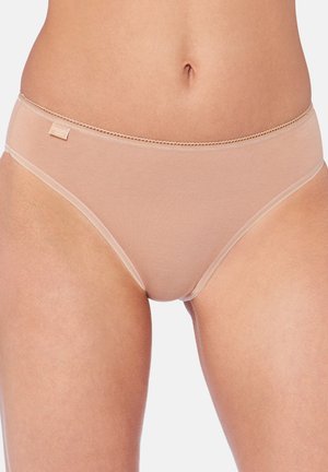Beige katoenmix bikini ondergoed met een gladde textuur, een lage taille en subtiele elastische details langs de tailleband.