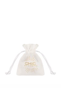 Petit sac blanc avec cordon et texte doré "CHIC BY LIRETTE" ainsi que des lignes décoratives dorées autour du texte.