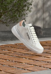 Nem kiválasztott, white/pink