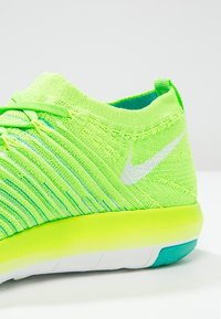 Nike Performance Zapatillas de entrenamiento - green