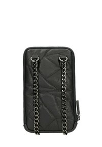Sac à main en cuir noir avec une texture matelassée, doté de deux chaînes et d'une fermeture éclair. Le design comprend des détails de couture géométrique.