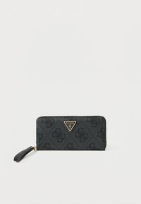 Portafoglio nero in materiale testurizzato, con motivo logo impresso, ferrature color oro e chiusura con zip. Dotato di cinturino da polso su un lato.