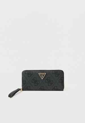 Schwarze Brieftasche aus strukturiertem Material mit geprägt geprägtem Logomuster, goldfarbenen Beschlägen und Reißverschluss. Auf einer Seite befindet sich ein Armband.