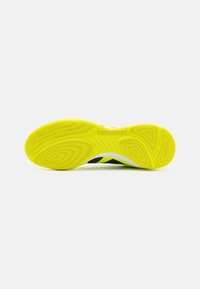 adidas Performance PREDATOR LEAGUE IN - Scarpe da calcio indoor - team solar yellow /core black/solar red