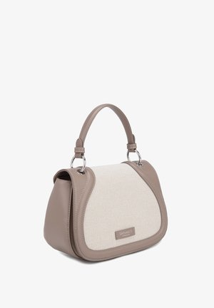 Piccola borsa taupe con bordi curvi, pannello frontale beige testurizzato, manico singolo e targhetta con logo Diana&Co Firenze.