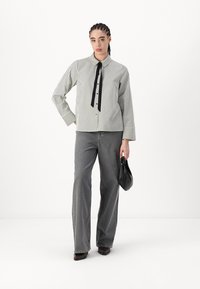 VILA VIKYNDA SHIRT - Gombos blúz - birch/black